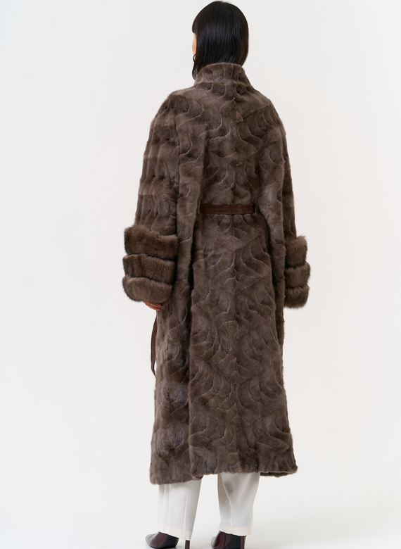 Женская шуба из меха норки с поясом