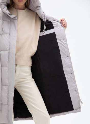 Женский пуховик с капюшоном 