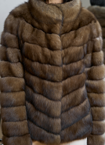 Женская шуба из соболя с воротником стойкой