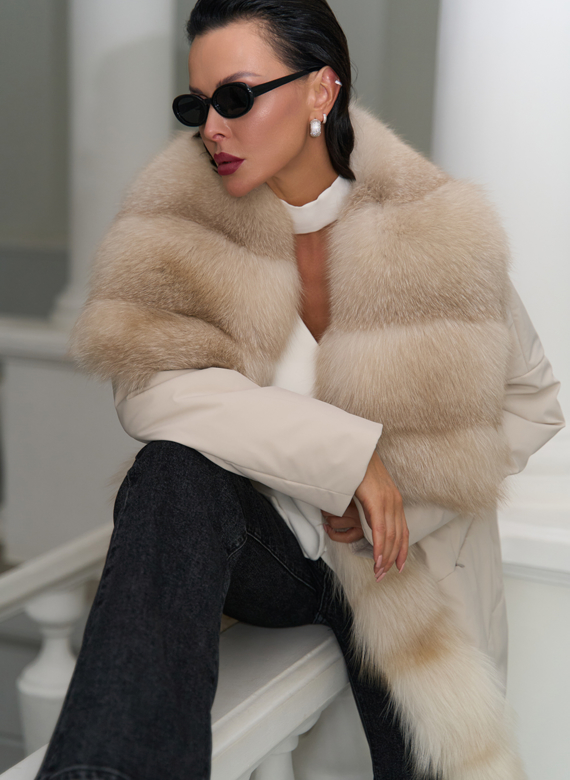 Женское зимнее полупальто с кожаным поясом