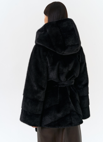 Женская шуба из эко меха с капюшоном