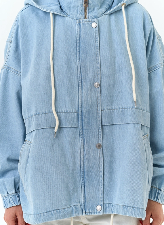 Женская джинсовая куртка с капюшоном