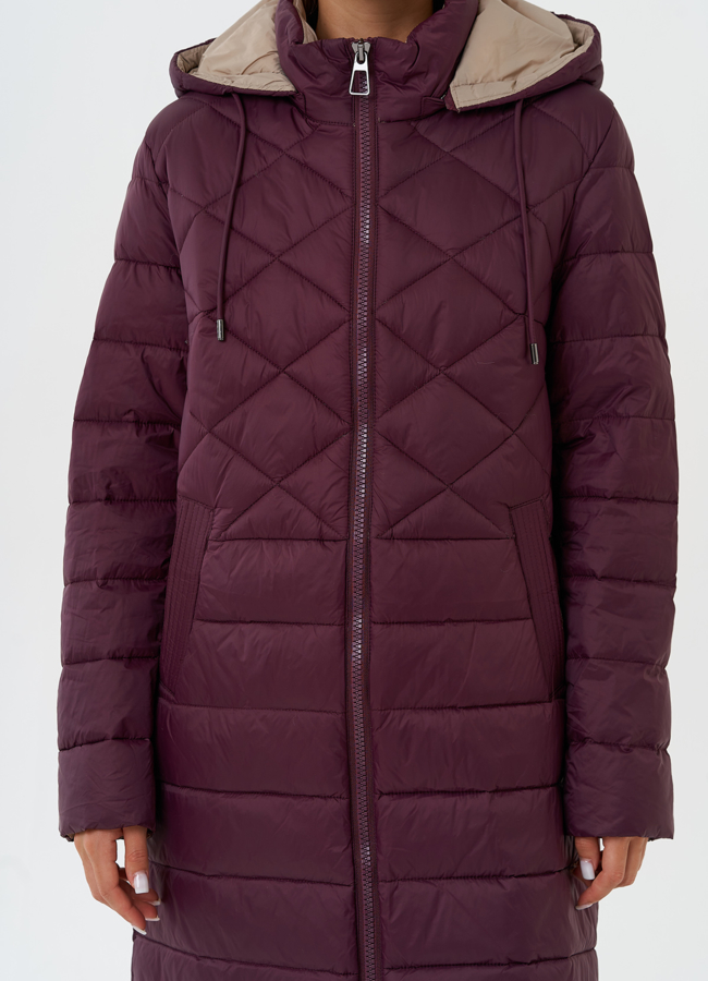 Стеганый пуховик бордового цвета с капюшоном модель № 28294 в рассрочку
