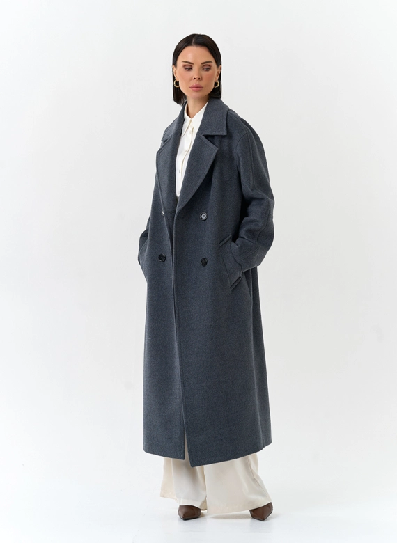 Женское пальто с английским воротником