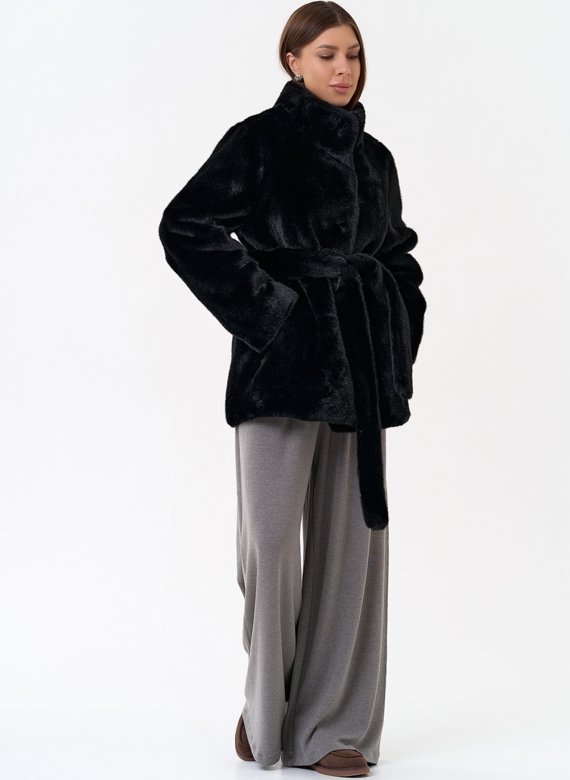 Женская шуба из эко меха в черном цвете