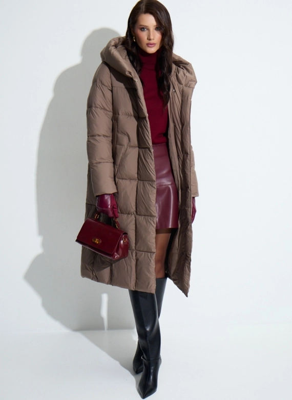 Женский пуховик с капюшоном фото