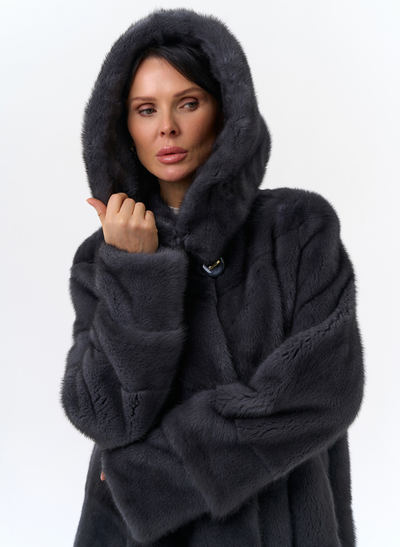 Длинная норковая шуба в сером цвете