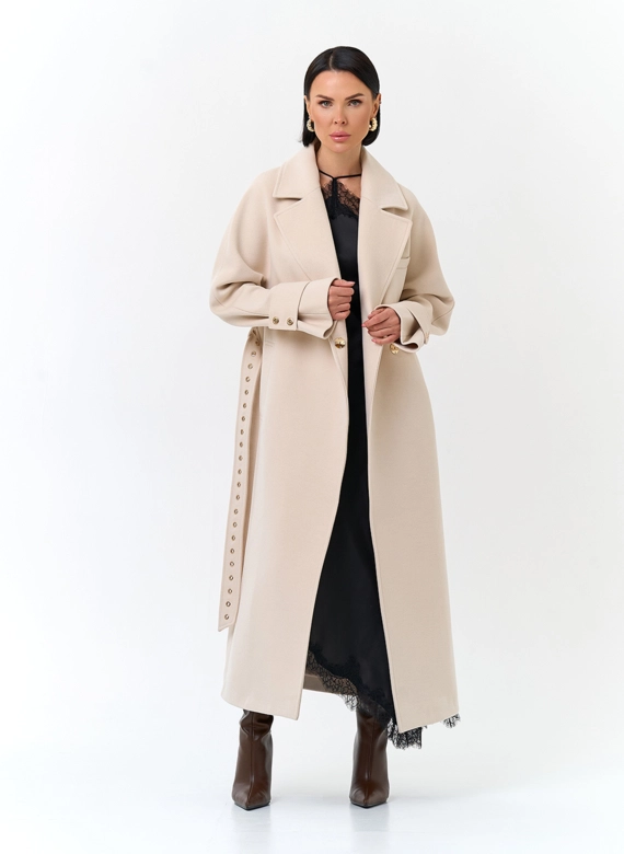 Женское пальто с акцентным поясом