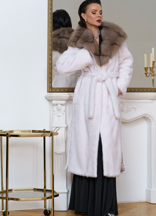 фото Белая шуба из норки с куницей модель № 29530