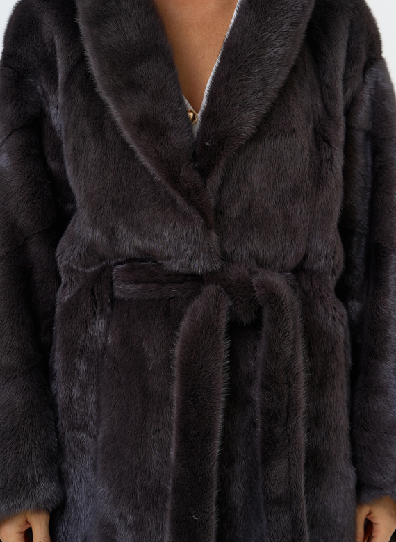 Женская шуба из меха норки с капюшоном 