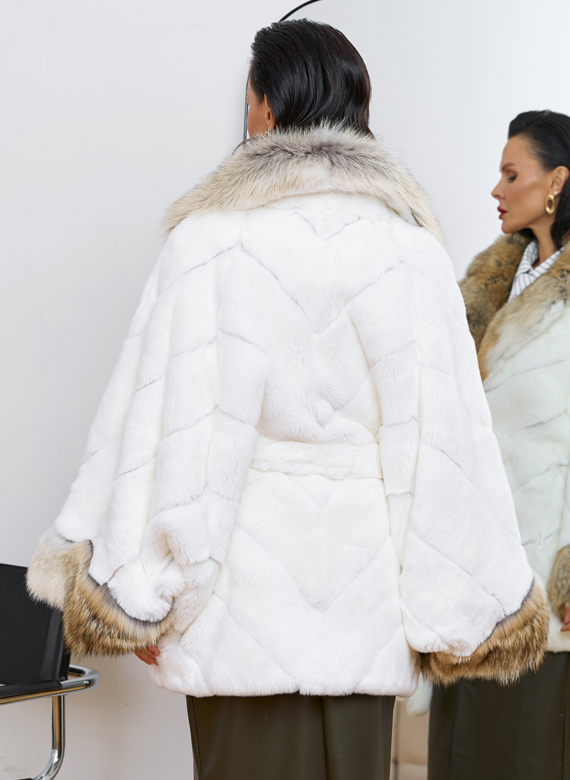 Шуба из кролика с отделкой из меха койота