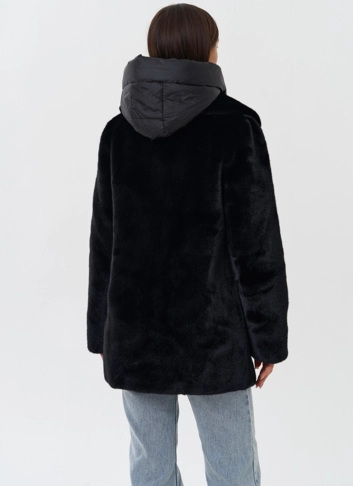 Куртка из эко меха с капюшоном