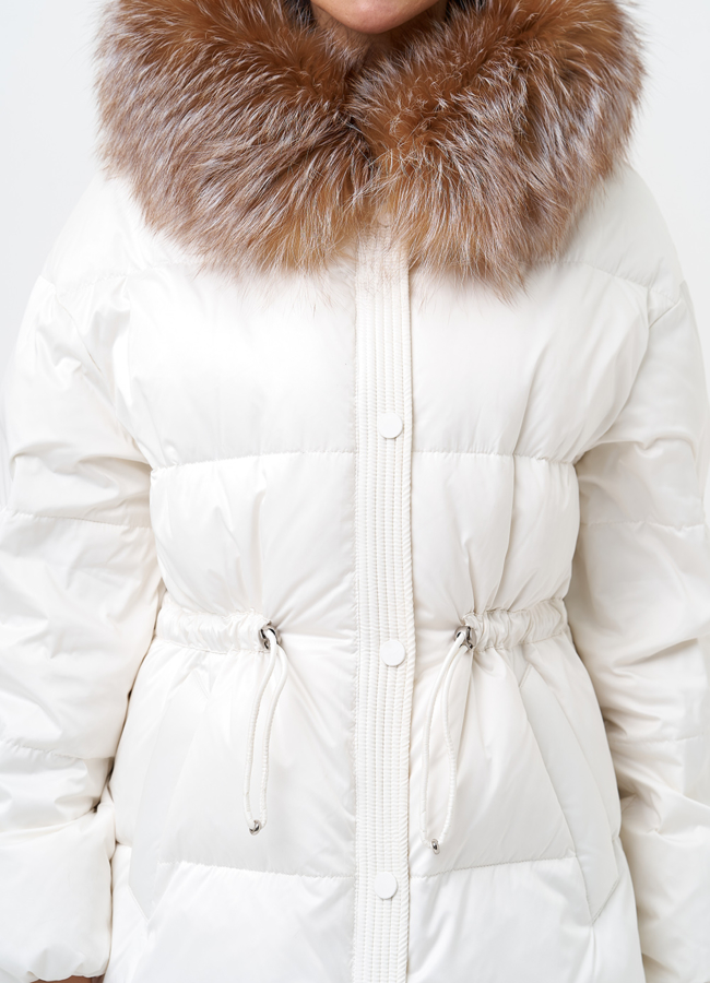 Женский пуховик с отделкой из меха лисы модель № 28522 универмаг малина