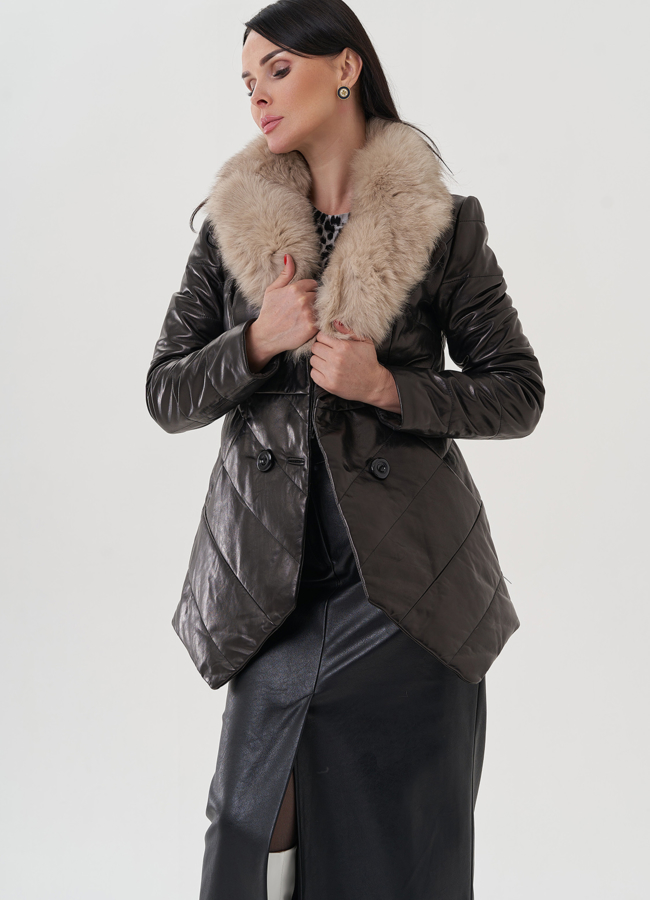 Кожаная куртка на пуговицах с английским воротником, отделка песец модель № 17811 универмаг малина
