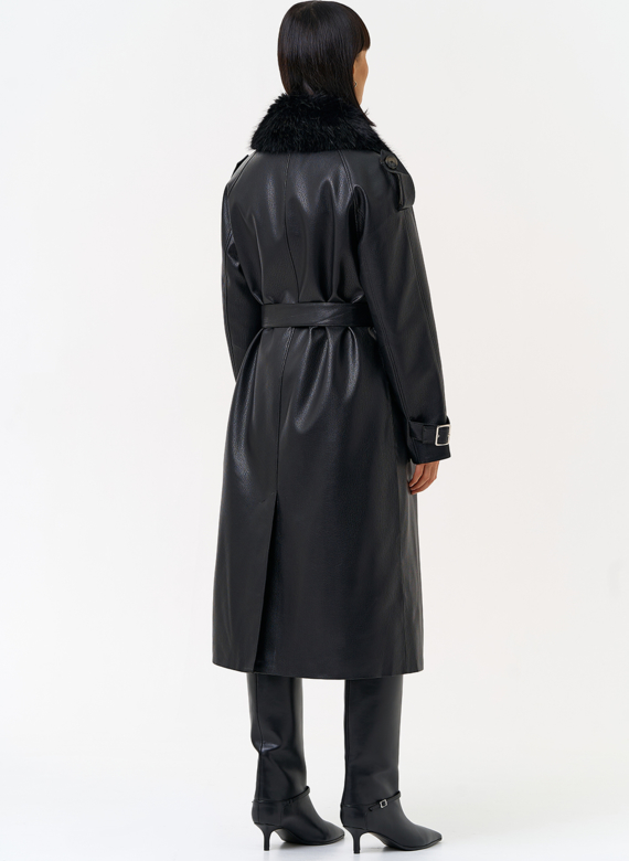 Женское утепленное пальто из экокожи с воротником из эко меха