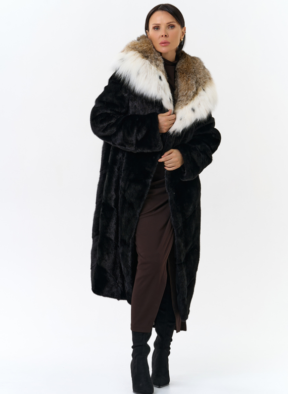 Норковая шуба черного цвета с рысью