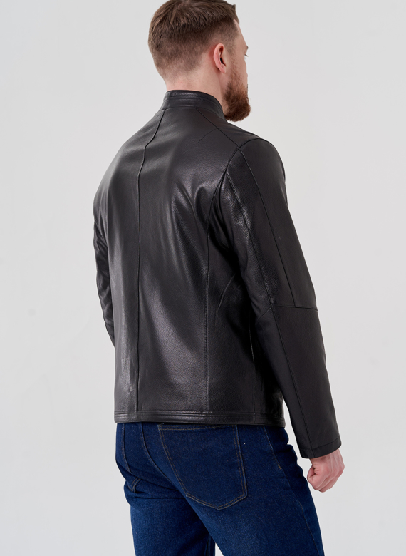 Мужская кожаная куртка черного цвета 