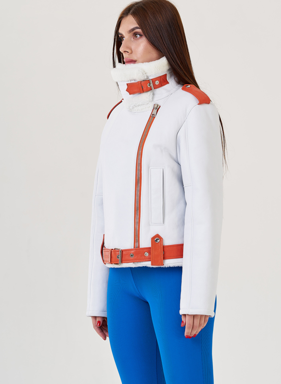 Женская дубленка белого цвета