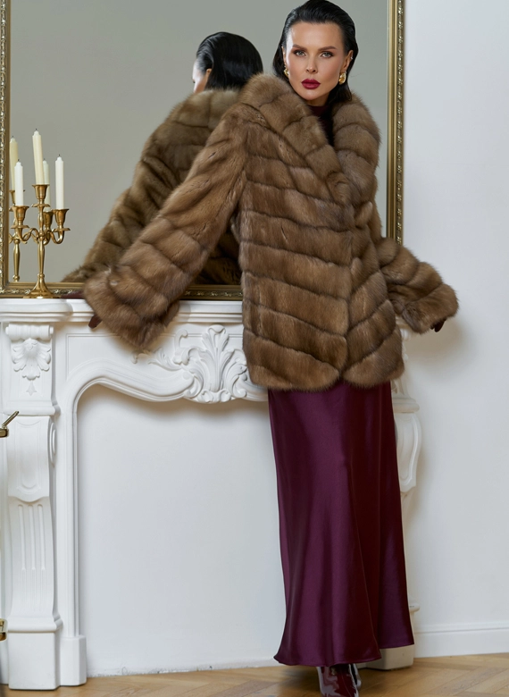Женская шуба из куницы с воротником шаль